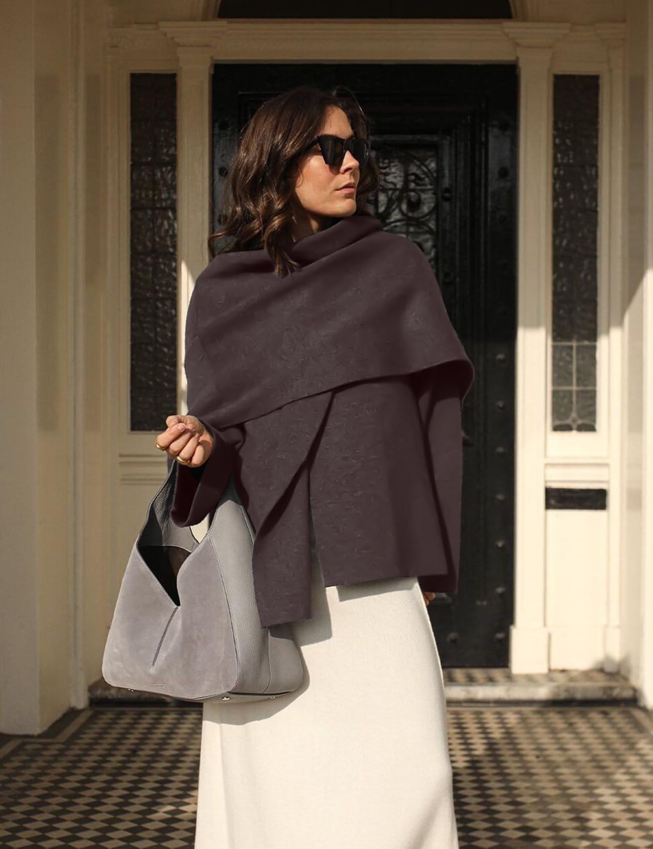 Close-up view of the QUALFORT oversized cardigan showcasing the functional front pockets and knit texture.